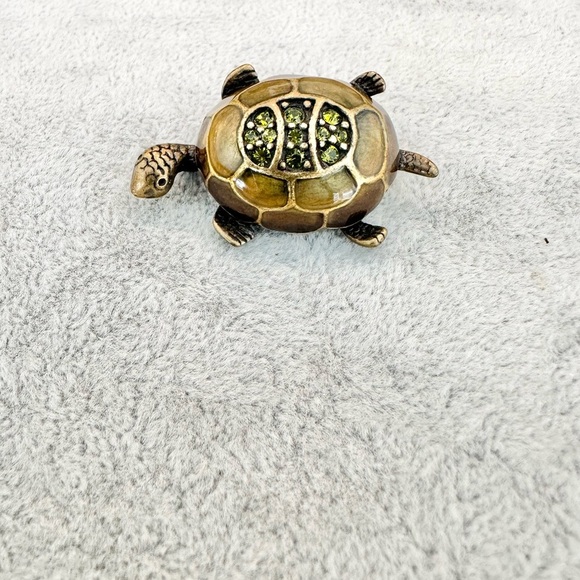 Vintage Bronze Turtle With Green Rhinestone Accents Brooch Pin - Picture 2 of 4